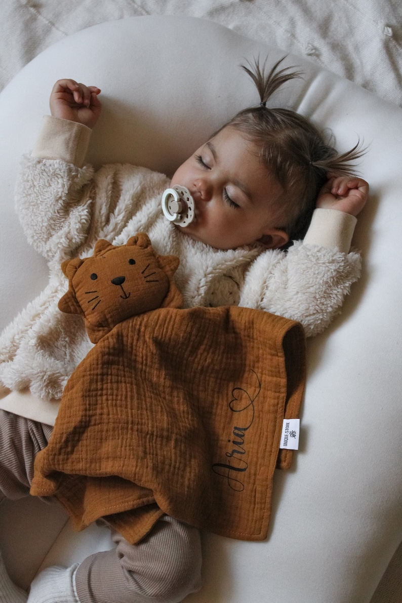 Kuscheltier Baby personalisiert Kuscheltuch mit Name Schmusetuch mit Namen Ein persönliches Geschenk zur Geburt für Mädchen und Jungen Bild 3