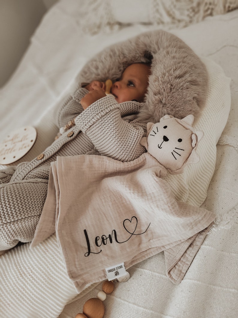 Kuscheltier Baby personalisiert Kuscheltuch mit Name Schmusetuch mit Namen Ein persönliches Geschenk zur Geburt für Mädchen und Jungen Bild 2