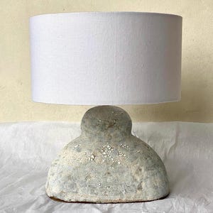 Lampe de table en céramique faite main - Poterie d&#39;éclairage pour la chambre ou le salon - Décoration d&#39;intérieur bohème rustique - Lampe de chevet unique