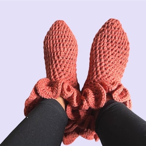 Cute and Comfy Crochet Ruffle Footies Pattern | Crochet Ruffle Socks Pattern | S-XL Crochet Ruffle Footies Pattern | Crochet Sock Pattern