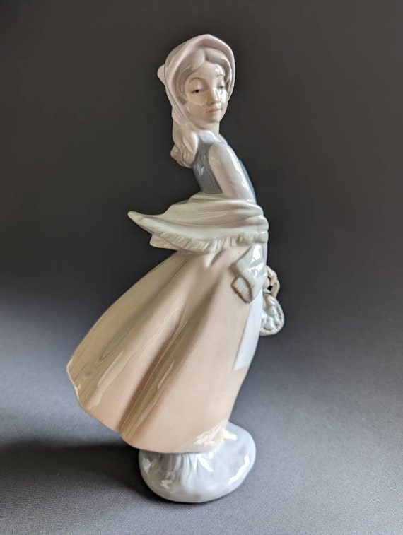 ハンドメイドリヤドロLLADRO NAO フィギュリン バスケット少女