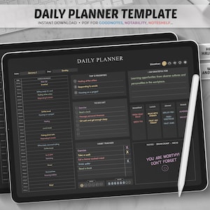 Op de afbeelding: Een zwart-witte digitale planner-sjabloon op een tabletscherm. De sjabloon bevat secties voor dagelijkse taken, topprioriteiten, een to-dolijst, een gewoontetracker, notities, braindump en ideeën. De tekst "DAILY PLANNER" staat bovenaan het scherm. De tekst "YOU ARE WORTHY! DON'T FORGET" staat onderaan het scherm.
