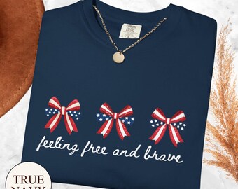 Camiseta patriótica del 4 de julio, algodón estadounidense, corte relajado, sintiéndote libre y valiente.