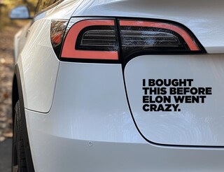 INDIGOS UG Adesivo Per Auto JDM – “Die Hart, More Guns Less Crime” – Bumper Sticker In Vinile 177x76 Mm, Resistente UV E Autolavaggio