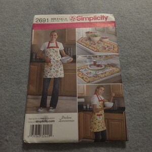 Simplicity 2691 Table Runner, Placemat, Reversible Apron Pattern Misses S-XL Cut