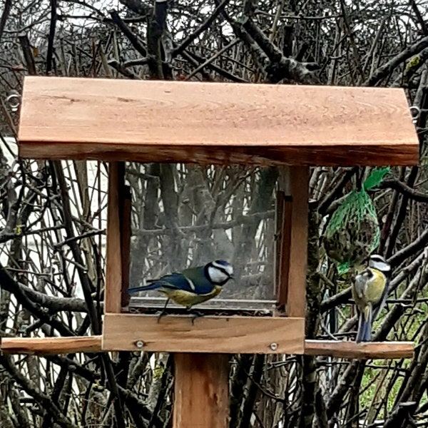 Mangeoire à oiseaux