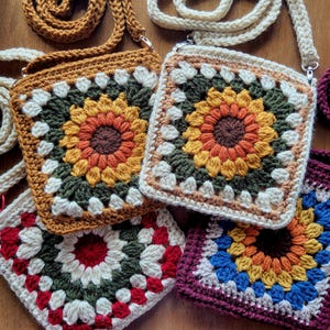 Sac au crochet tournesol, bohème hippie, petit sac à fleurs avec une sangle. Sac bandoulière double poche. Sac d'automne corail, beige et multicolore