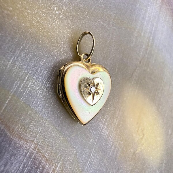 Medallón de corazón de oro macizo, colgante de corazón de nácar en oro de 10 quilates con estrella grabada