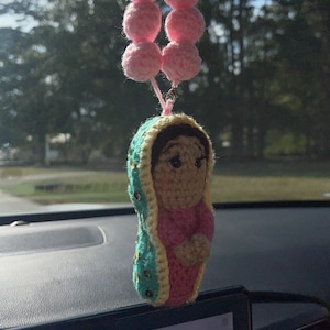 Charm espejo virgencita a crochet
