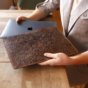 Personalized Leather MacBook Case for MacBook Pro, Air, 13, 14, 16 Inch | Handmade Laptop Case | Apple MacBook Cover | Office Christmas Gift