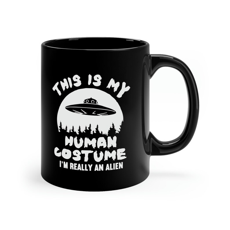 Este es mi disfraz humano, en realidad soy un extraterrestre, taza negra de 11 oz, taza divertida de extraterrestre, taza del espacio exterior, taza divertida de ovni imagen 2