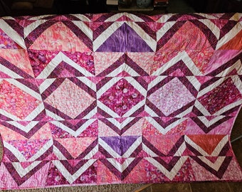 Moderner Baumwoll-Quilt: Pink-Lila Geometrisches Design (65x81)