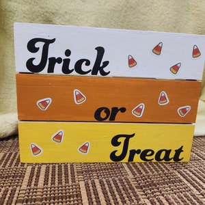 Trick Or Treat Shelf Sitter