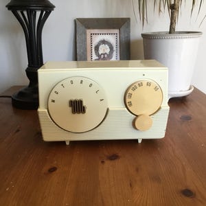 Vintage Motorola  tube radio