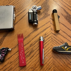 Lot of 7 vintage novelty lighters