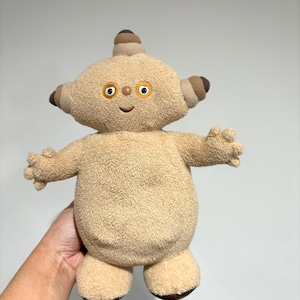 Hasbro Talking & Sounds Makka Pakka Soft Plush Toy | in the Night