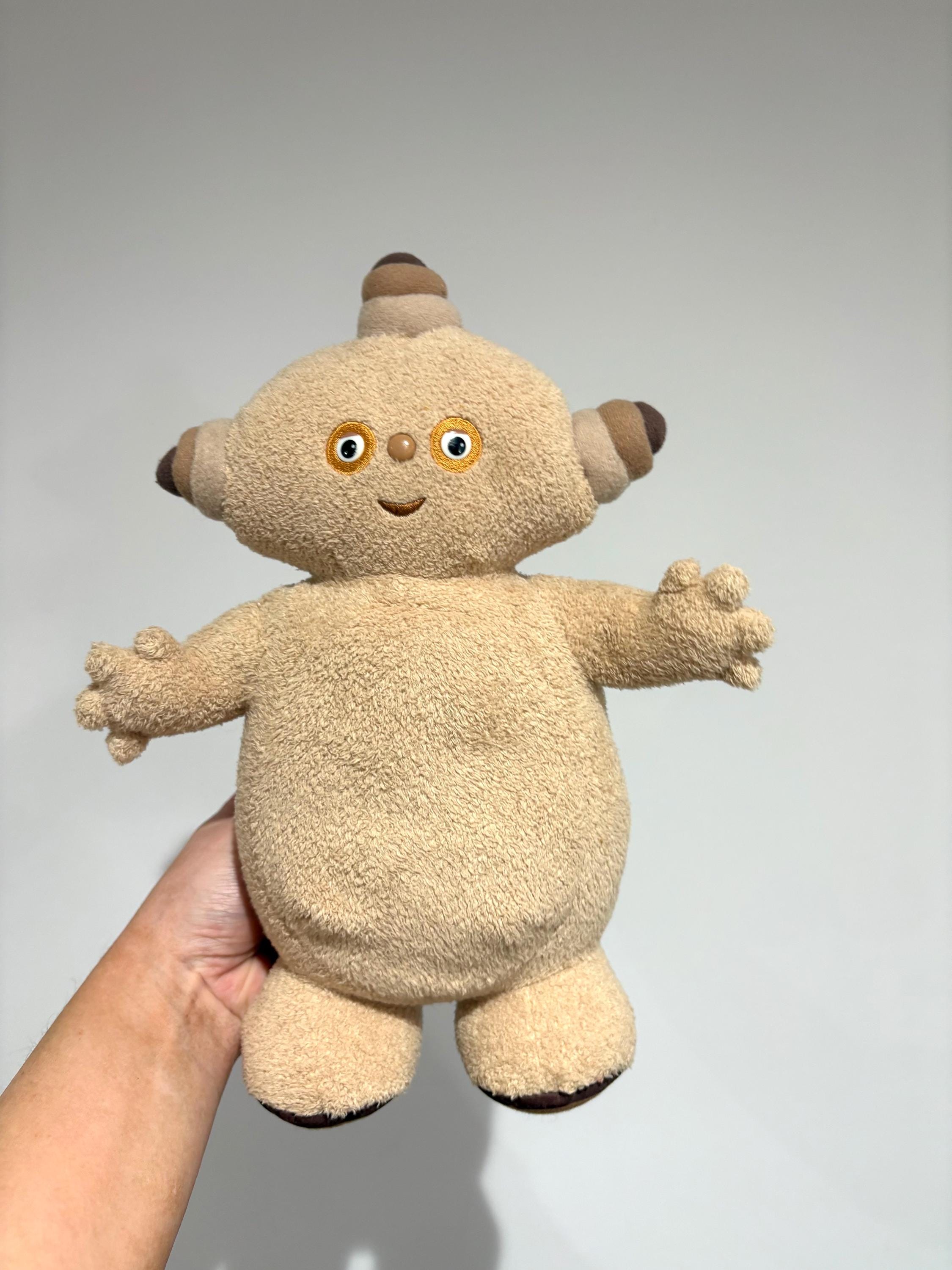 Hasbro Talking & Sounds Makka Pakka Soft Plush Toy | in the Night