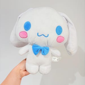 Grande peluche officielle Sanrio Cinnamon Roll | Hello Kitty et ses amis
