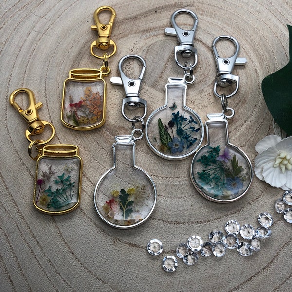 Dried flower resin keyring Dried flower keychain Gift for her Bag charm Personalisation Handmade natural birthday gift Unique Bag accessory