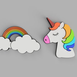 Op de afbeelding: Een wit eenhoorn met een regenboogmanen en een regenbooghoorn, en een regenboog met wolken.