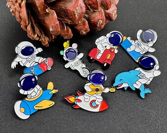 Space Man & skateboard Moon Enamel Pin Badge, Astronaut Backpacks Clothes Jeans Lapel Brooch, Funny Kawaii Pins for Friend Gift for Her Him