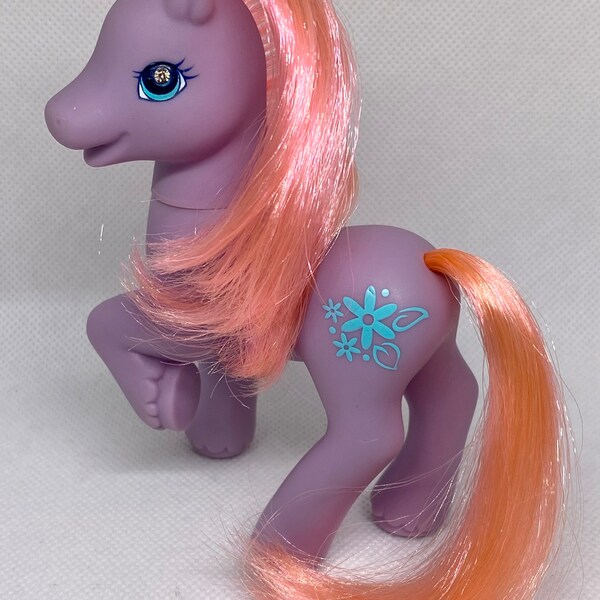 Vintage Hasbro My Little Pony G2 “Petal Blossom” (1) Secret Surprise Piny. With jewel eyes. 1997. Near Mint display condition. Year 1.