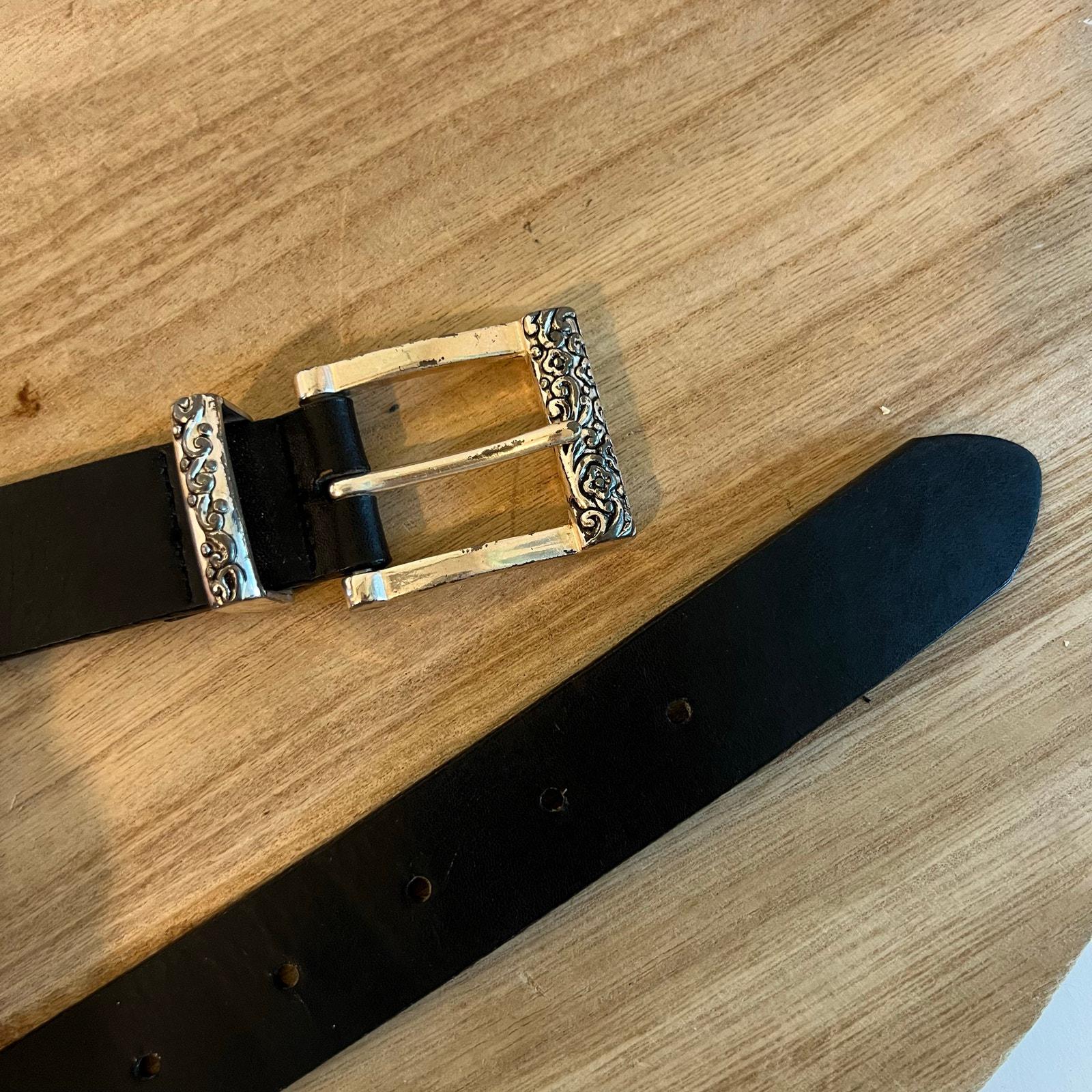 90s Black Genuine Leather Silver Floral Embellished Buckle Belt Size Small 90s Black Genuine Leather Silver Floral Embellished Buckle  main image 3