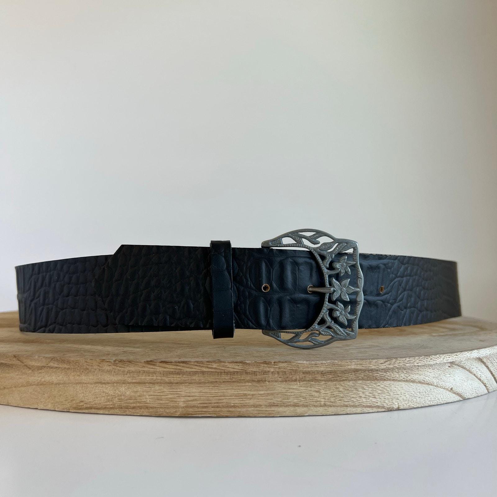 90s Black Genuine Leather Silver Floral Embellished Buckle Belt Size Small 90s Black Genuine Leather Silver Floral Embellished Buckle  main image 2