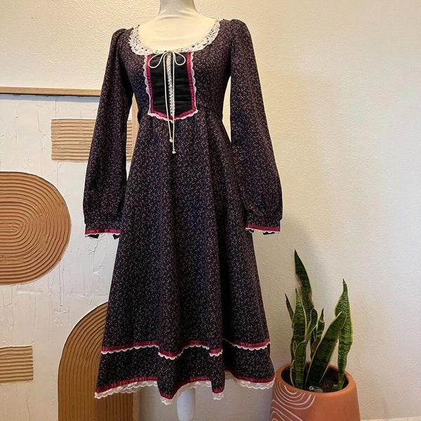 70s Vintage Gunne Sax Calico Floral Lace Trim Prairie Ruffled Dress USA Made Small