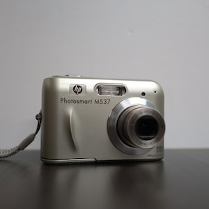 HP Photosmart M537 Digital Point and Shoot Camera/Digicam