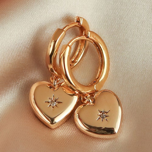 Boucles d'oreilles Huggie coeur en or 18 carats : pendants d'oreilles étoile