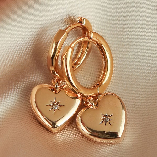 Pendientes Huggie de corazón de oro de 18k: Pendientes colgantes Starburst