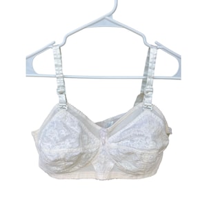 Women&#39;s Vintage Penneys Unwired Adonna Lace Nursing (?) Bra Size 38C 1960s Retro