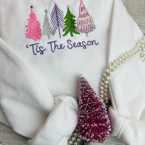 Dit is het seizoen-sweater, geborduurde kerstboomtrui, gezellige sweater, kerstcadeau, vakantiekleding.