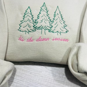 Tis The Damn Season-sweater, geborduurd vakantiesweater, gezellig sweatshirt, kerstboomtrui, kerstcadeaus, vakantiekleding.