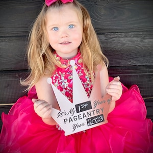 Pageantry Achievment Photo Prop Chalkboard, Gift For Pageant Girls, Pageantry Gift, Beautry Queen Achievement Display, Cute Gift