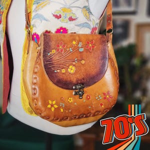 Vintage 70s Handmade Embossed Womens Brown Crossbody Floral Leather Purse Bag