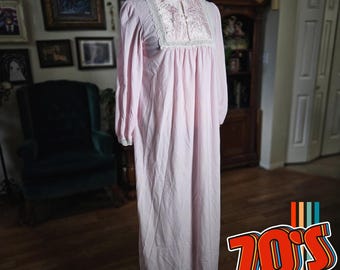 Vintage 70s Ilise Stevens Pink Lace Trim Nightgown Long Sleeve Maxi