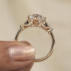 Vintage 2CT Old Mine Cut Diamond Ring 14K Solid Gold Old Mine Round Cut Unique Prong Handmade Moissanite Engagement Ring Anniversary Gift
