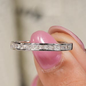 Prinzessin Moissanite Hochzeitsband 14K Weißgold Band Kanal Set Fancy Cut Band Prinzessin Stacking Band Volle Ewigkeit Moissanite Band für Sie