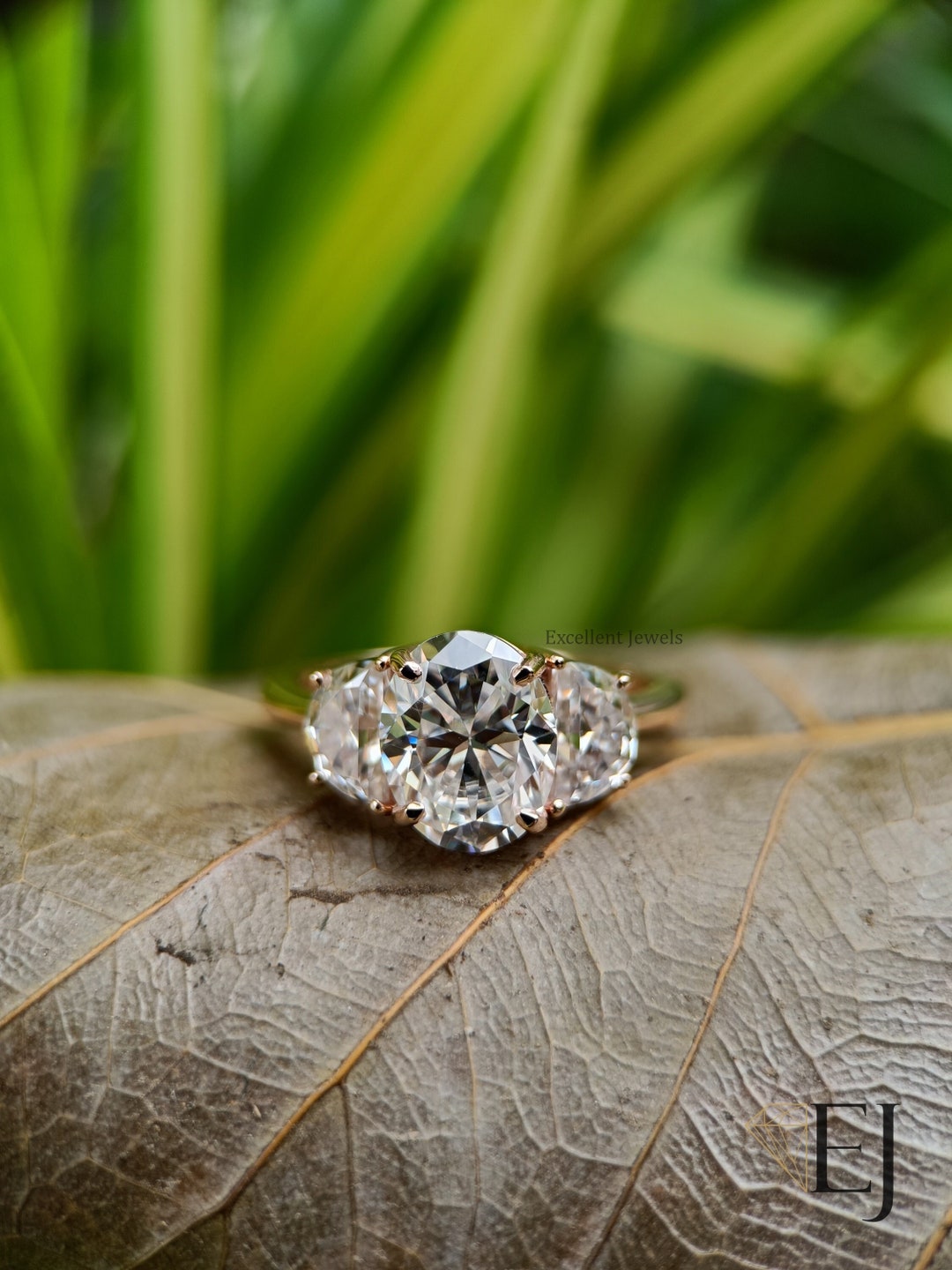 タイムセール特注‼️3ct最高級モアサナイトオーバルリング d84e5d9925e575f162810ec14c92cb