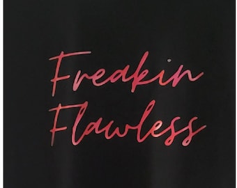 Freakin Flawless, vertrouwen, zacht T-shirt. Voel je goed in je threads.