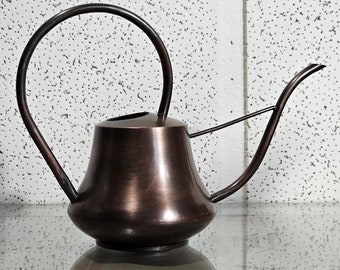 Brass watering can, outdoor watering can in solid brass, interior flower watering can, indoor outdoor watering decor, color copper.