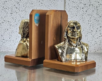 sujetalibros del jefe indio americano. Bookends Irish Setter Tipo metal dorado, Bookends de biblioteca. Vintage Indians Bookends, Decoración de estante de mediados de siglo