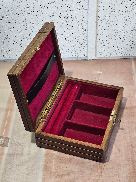 jewelry box with key /wooden jewelry box with lea… - image 4
