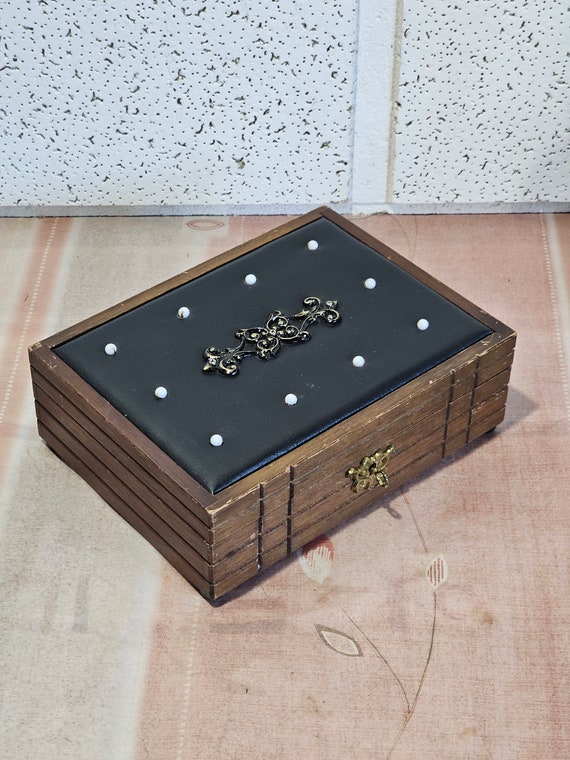 jewelry box with key /wooden jewelry box with lea… - image 1