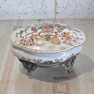 Old art deco box Wong Lee 1895 WL cracked porcelain and bronze, vintage hand painted. jewelry box, candy box.