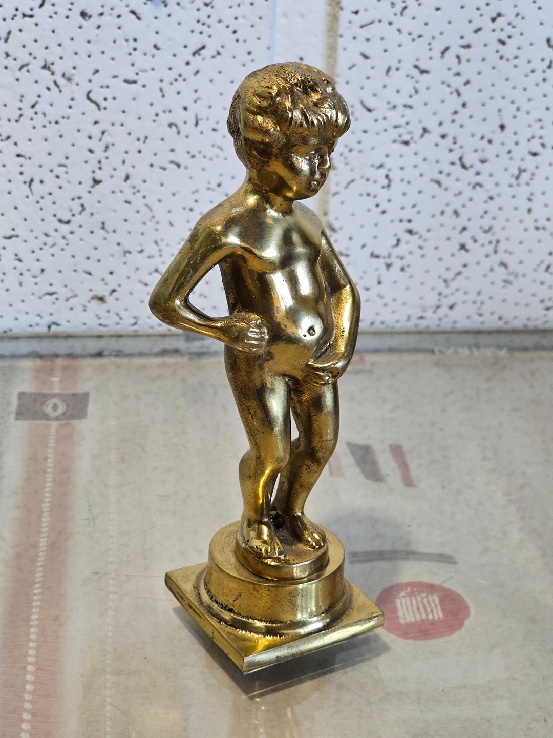 Figurine Manneken-Pis En Résine Bleue – Statue Décorative 15 Cm – Célèbre Symbole Bruxellois