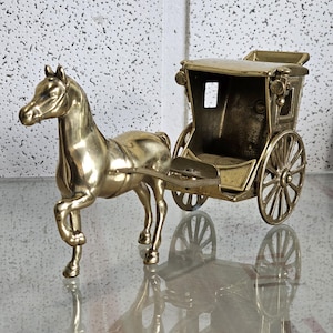 Horse pulling a carriage, Sculpture/figurine/statue, vintage solid brass, Office decoration.