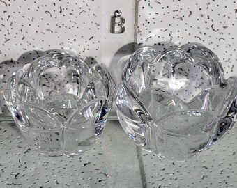 flower-shaped crystal candlesticks, set of two very heavy crystal candlesticks.